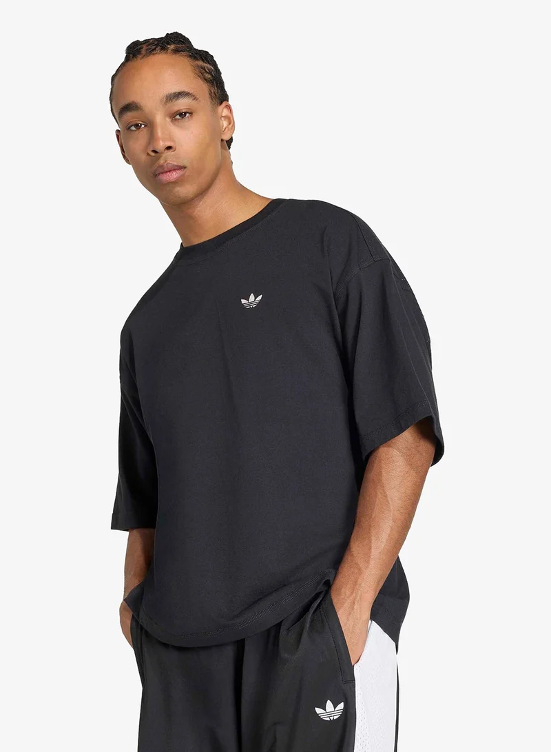 اديداس تيشيرت بطباعة شعار بالرش